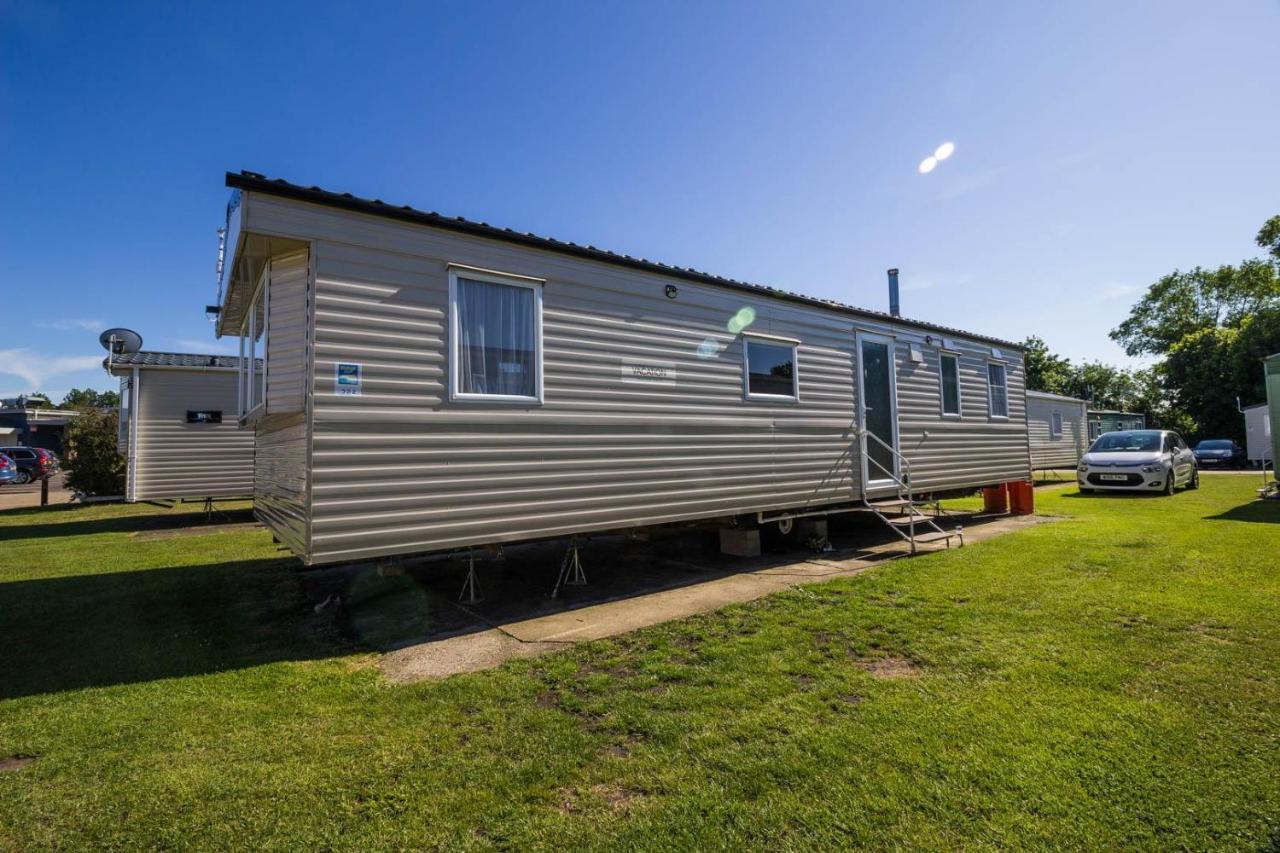 فندق Lovely 8 Berth Caravan At Broadland Sands Holiday Park In Suffolk Ref 20016Bs Hopton on Sea المظهر الخارجي الصورة