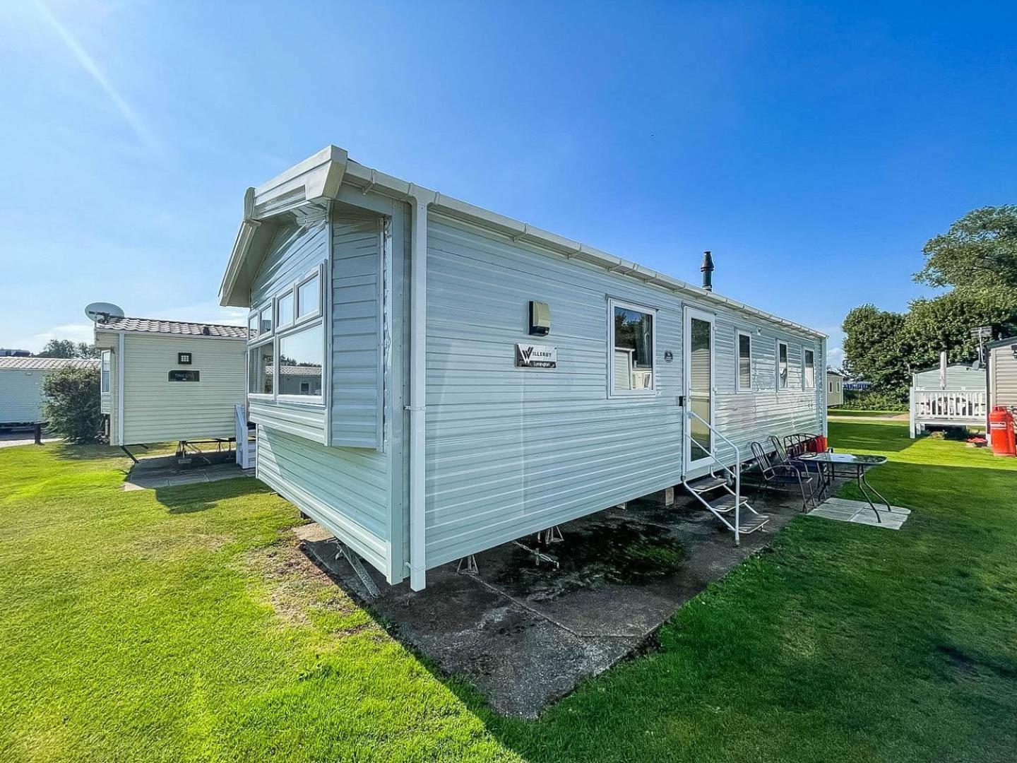 فندق Lovely 8 Berth Caravan At Broadland Sands Holiday Park In Suffolk Ref 20016Bs Hopton on Sea المظهر الخارجي الصورة